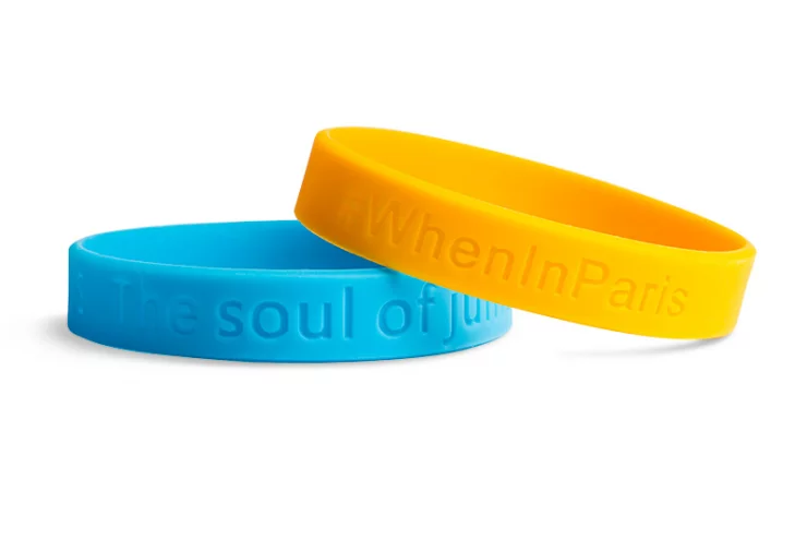 Pour faire connaître votre marque, le bracelet silicone gravé est un outil marketing d'une efficacité redoutable. Devenu un objet communication incontournable dans le secteur evenementiel, cet accessoire de mode est conçu dans un matériau confortable qui résiste aussi bien à l'eau qu'à l'épreuve du temps.