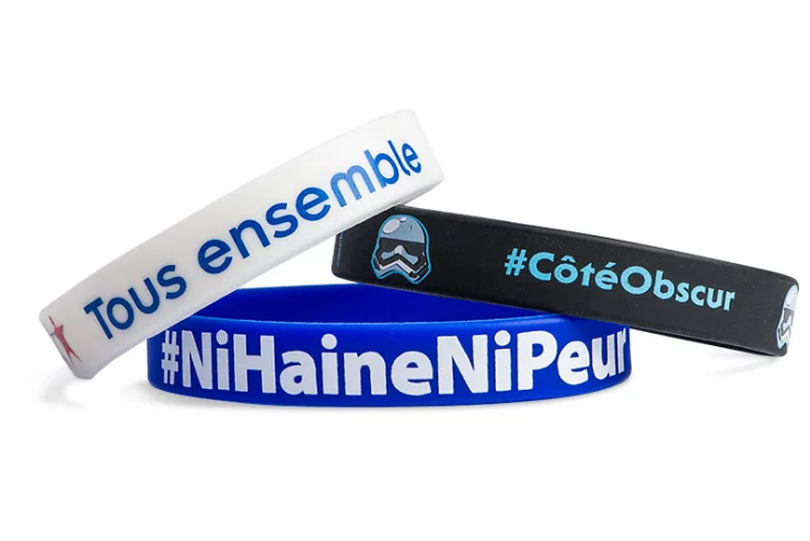 Le plus populaire de tous les bracelets en silicone. Votre message personnalisé est imprimé sur le bracelet, sans relief ou gravure. Le bracelet peut être imprimé de n'importe quelle couleur.