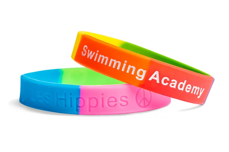 Segmentez chacun de vos bracelets plastiques en plusieurs caoutchouc de couleur. Les coloris sont répartis uniformément sur chaque bracelet en silicone.