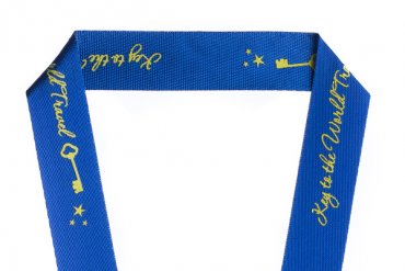 Accessoire de communication incontournable, le tour de cou en nylon est un goodies publicitaire très efficace. Idéal pour valoriser l'image de votre entreprise, il a l'assurance d'attirer l'attention lors d'un salon professionnel et de toutes vos manifestations.